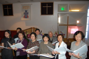 台美基督長老教會唱詩班，以蕭泰然所作詞曲的「愛與希望」